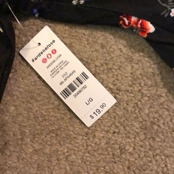 Lace Cut out sleeve long sleeve top - Picture 2 of 4